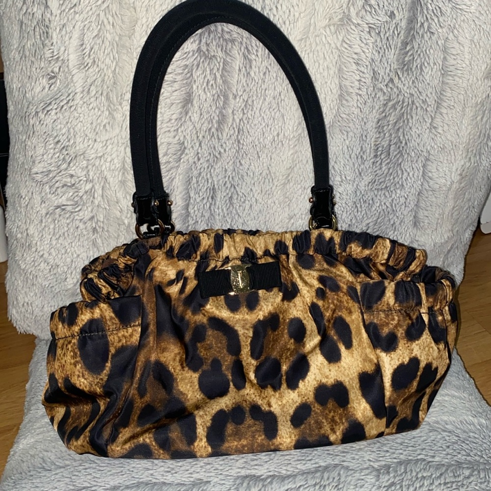 👛 Salvatore Ferragamo Nylon Patent Leather Trim Vara Bow Tote👛